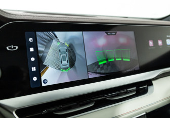 Подержанный автомобиль Geely Monjaro 2023 года (18 фото)