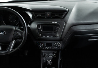 Подержанный автомобиль Kia Rio Sedan 2013 года (14 фото)