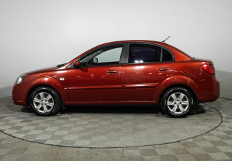 Подержанный автомобиль Kia Rio Sedan 2010 года (8 фото)