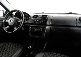 Подержанный автомобиль Skoda Fabia Hatchback 2013 года (9 фото)