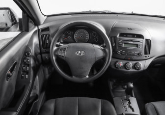 Подержанный автомобиль Hyundai Elantra Sedan 2008 года (11 фото)