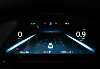 Подержанный автомобиль Omoda C5 2023 года (12 фото)