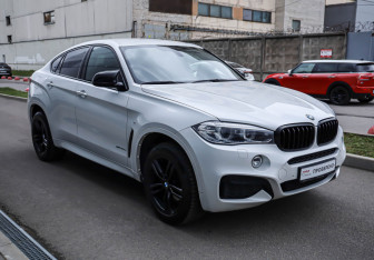 Подержанный автомобиль BMW X6 2018 года (3 фото)