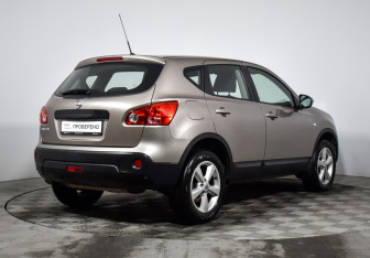Подержанный автомобиль Nissan Qashqai 2008 года (5 фото)