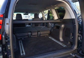 Подержанный автомобиль Toyota Land Cruiser Prado 2018 года (32 фото)