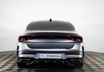 Подержанный автомобиль Kia K5 2020 года (6 фото)