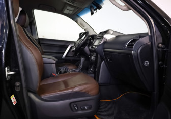 Подержанный автомобиль Toyota Land Cruiser Prado 2016 года (24 фото)