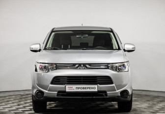 Подержанный автомобиль Mitsubishi Outlander 2013 года (2 фото)