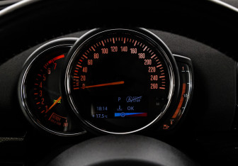 Подержанный автомобиль MINI Clubman Wagon 2019 года (28 фото)