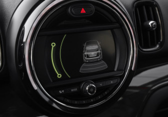 Подержанный автомобиль MINI Countryman 2017 года (19 фото)