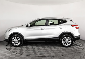 Подержанный автомобиль Nissan Qashqai 2018 года (9 фото)