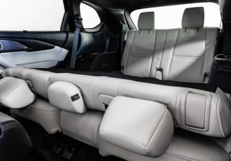 Подержанный автомобиль Mazda CX-9 2022 года (32 фото)