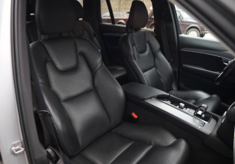 Подержанный автомобиль Volvo XC90 2021 года (23 фото)