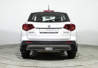 Подержанный автомобиль Suzuki Vitara 2020 года (6 фото)