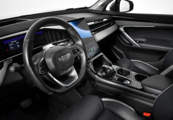 Подержанный автомобиль Geely Atlas 2023 года (9 фото)