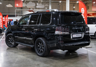 Подержанный автомобиль Lexus LX 2012 года (11 фото)
