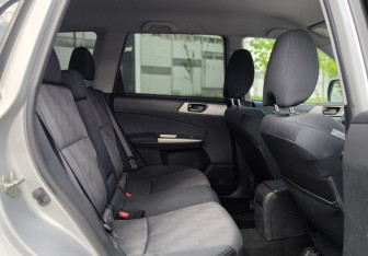 Подержанный автомобиль Subaru Forester Suv 2010 года (12 фото)