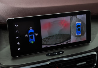 Подержанный автомобиль Geely Coolray 2023 года (17 фото)