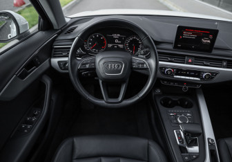 Подержанный автомобиль Audi A4 Sedan 2018 года (12 фото)