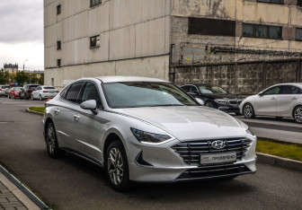 Подержанный автомобиль Hyundai Sonata 2021 года (5 фото)