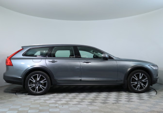 Подержанный автомобиль Volvo V90 Cross Country 2019 года (4 фото)