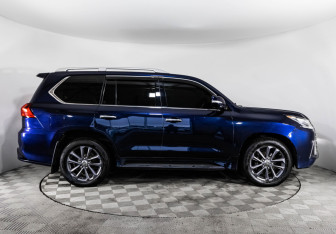 Подержанный автомобиль Lexus LX 2015 года (5 фото)