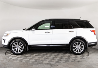 Подержанный автомобиль Ford Explorer 2019 года (8 фото)