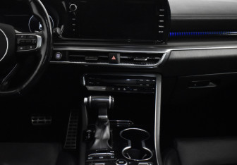 Подержанный автомобиль Kia K5 2020 года (16 фото)