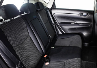 Подержанный автомобиль Nissan Tiida Hatchback 2015 года (12 фото)