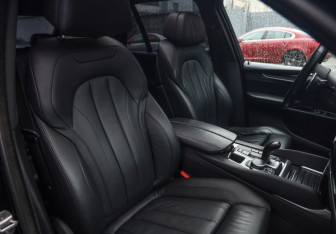 Подержанный автомобиль BMW X5 2016 года (30 фото)
