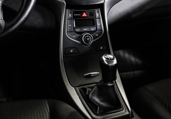 Подержанный автомобиль Hyundai Elantra Sedan 2015 года (13 фото)