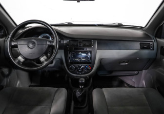 Подержанный автомобиль Daewoo Gentra Sedan 2013 года (10 фото)