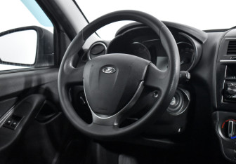 Подержанный автомобиль LADA (ВАЗ) Granta Sedan 2019 года (14 фото)