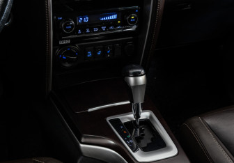 Подержанный автомобиль Toyota Fortuner 2017 года (13 фото)