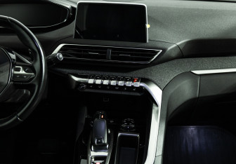 Подержанный автомобиль Peugeot 3008 2018 года (14 фото)