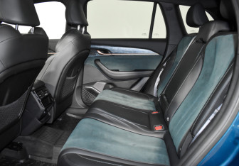 Подержанный автомобиль Geely Monjaro 2023 года (10 фото)