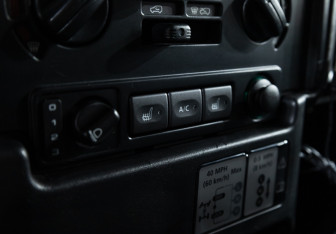 Подержанный автомобиль Land Rover Defender Suv 2007 года (17 фото)