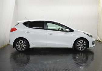 Подержанный автомобиль Kia Ceed Hatchback 2015 года (4 фото)