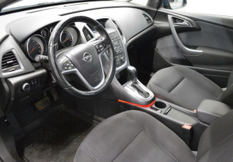 Подержанный автомобиль Opel Astra Hatchback 2014 года (10 фото)