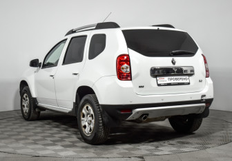 Подержанный автомобиль Renault Duster 2014 года (7 фото)