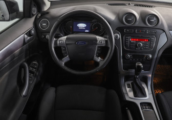 Подержанный автомобиль Ford Mondeo Sedan 2011 года (10 фото)