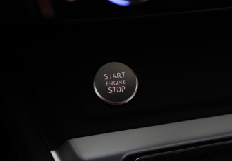 Подержанный автомобиль Audi Q3 2020 года (22 фото)