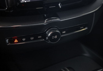 Подержанный автомобиль Volvo XC60 2019 года (23 фото)