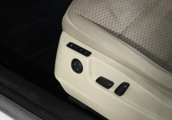 Подержанный автомобиль Skoda Superb Liftback 2012 года (19 фото)
