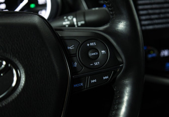 Подержанный автомобиль Toyota Camry Sedan 2020 года (20 фото)