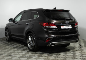 Подержанный автомобиль Hyundai Santa Fe 2017 года (7 фото)