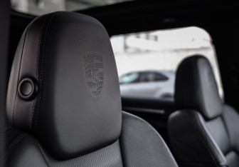 Подержанный автомобиль Porsche Cayenne 2015 года (25 фото)