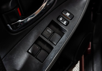 Подержанный автомобиль Toyota RAV4 2010 года (10 фото)