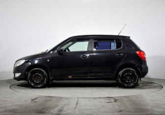 Подержанный автомобиль Skoda Fabia Hatchback 2010 года (8 фото)