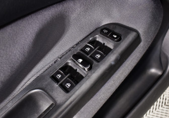 Подержанный автомобиль Skoda Octavia Liftback 2003 года (14 фото)